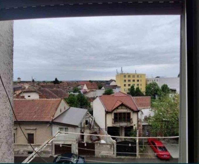 Garsonieră decomandată în Central