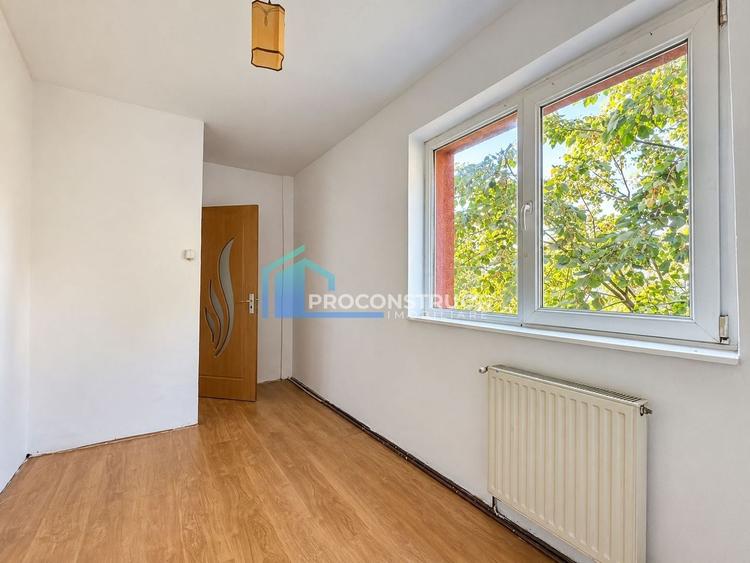 Apartament cu 3 camere semidecomandat, mobilat în Dacia