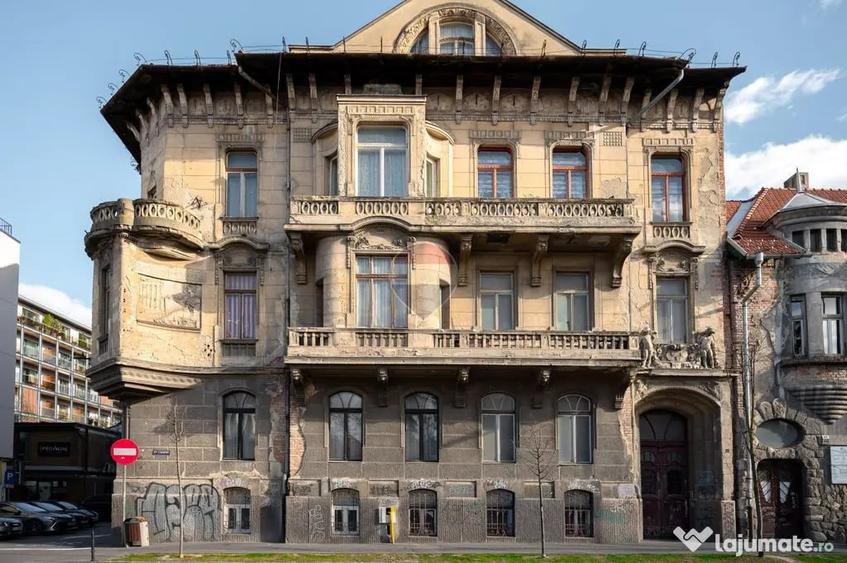 Apartament cu 3 camere decomandat în Centrul Istoric