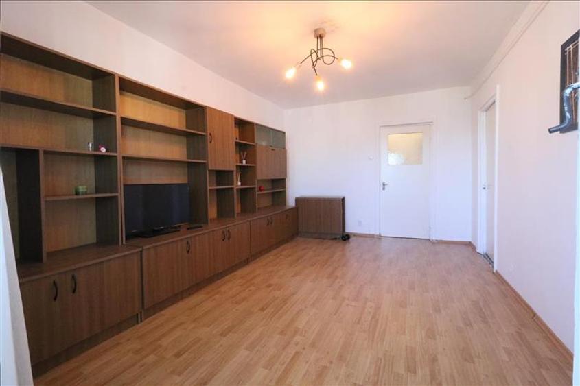 Apartament cu 3 camere decomandat în Hala Centrală