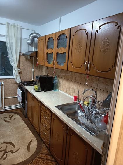 Apartament cu 4 camere decomandat în CET