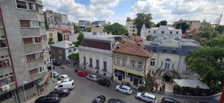 Apartament cu 4 camere nedecomandat, mobilat în Dacia