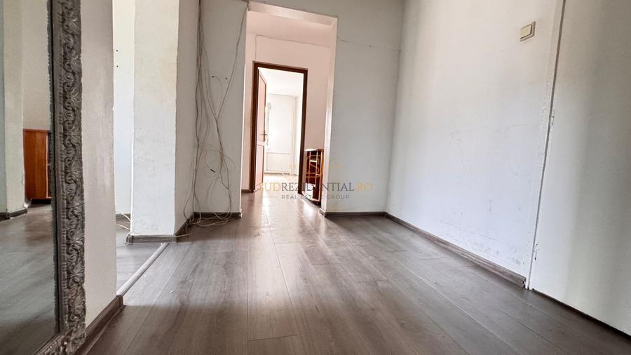 Apartament cu 3 camere decomandat în Rahova