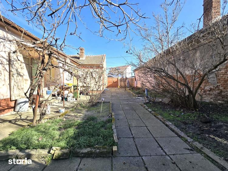 Casă cu 3 camere cu Teren 1095 Mp în Pârneava