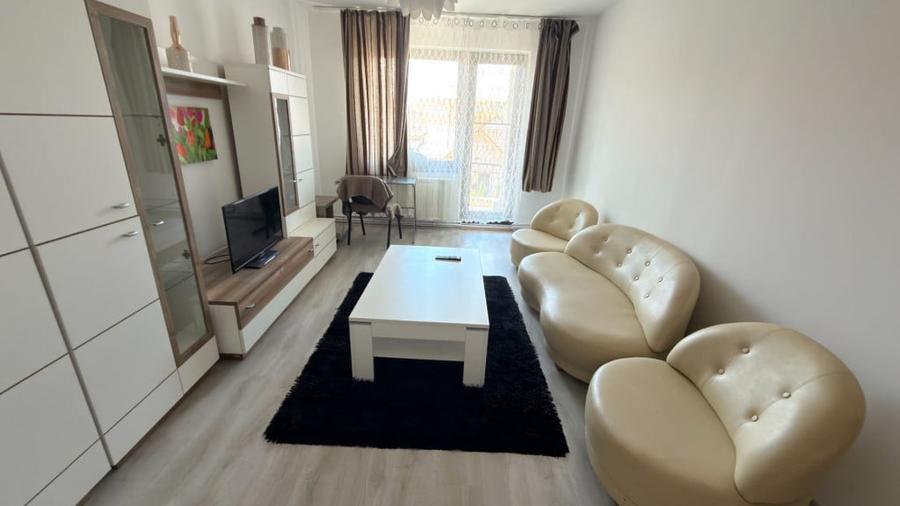 Apartament cu 3 camere decomandat în Sud