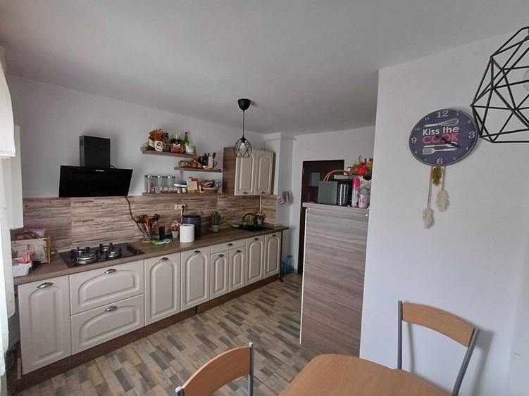 Apartament cu 3 camere decomandat în Micro 11