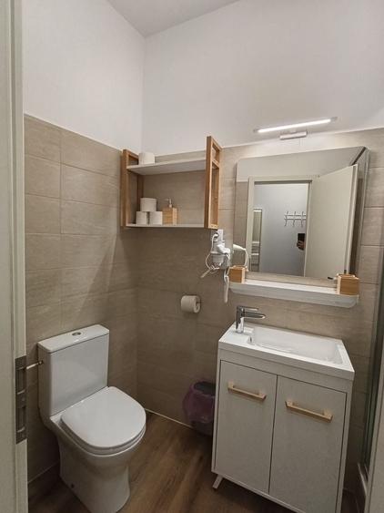 Apartament cu 2 camere semidecomandat, mobilat în Calea Victoriei