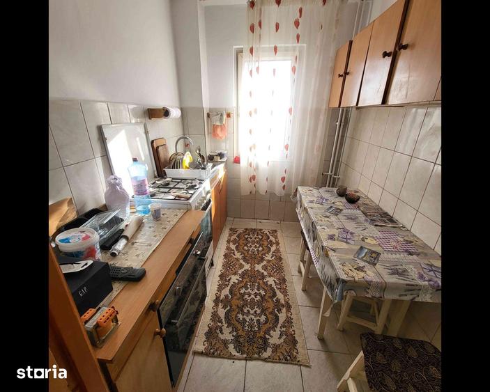 Apartament cu 3 camere semidecomandat în Letea