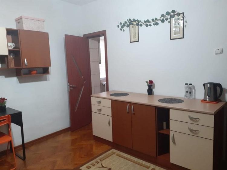 Garsonieră decomandată, mobilată în Romană