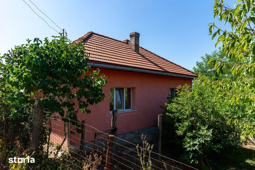 Casă cu 3 camere cu Teren 1019 Mp în Brănișca