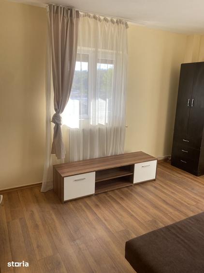 Apartament cu 2 camere decomandat în Podu Roș