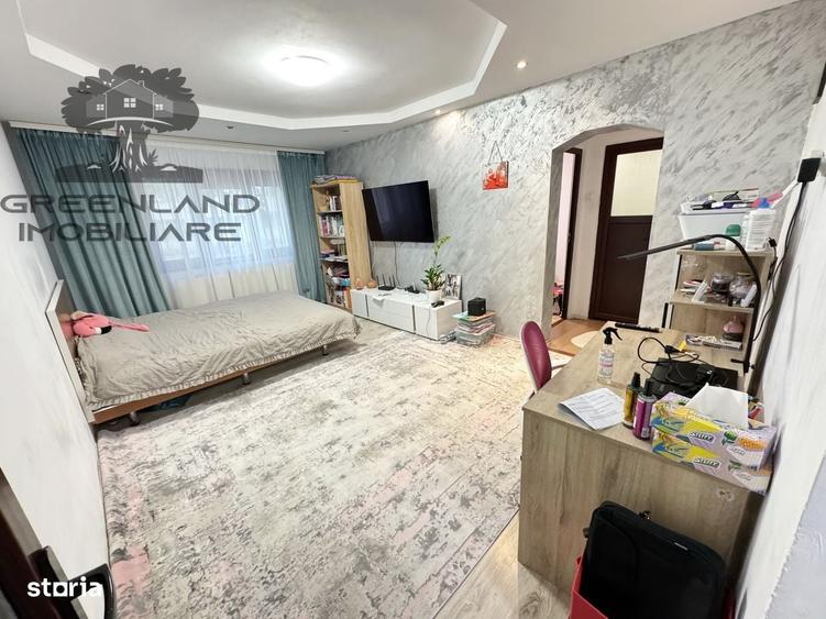 Apartament cu 3 camere în Podu Roș