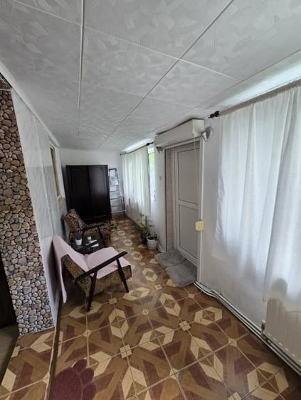 Apartament cu 2 camere semidecomandat, mobilat în Milcov