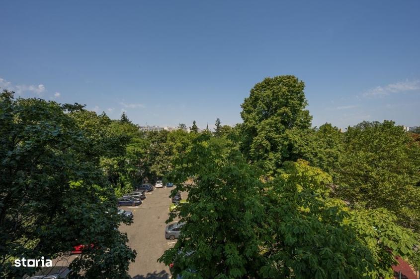 Apartament cu 3 camere semidecomandat în Titan