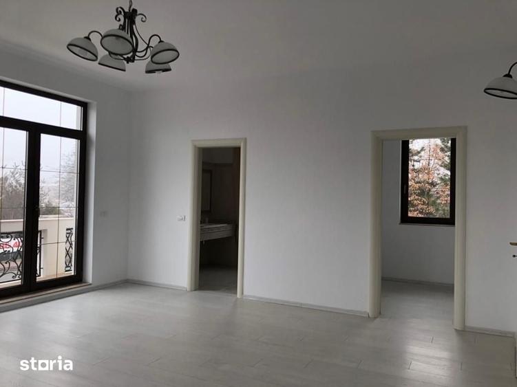 Casă cu 6 camere cu Teren 400 Mp în Central