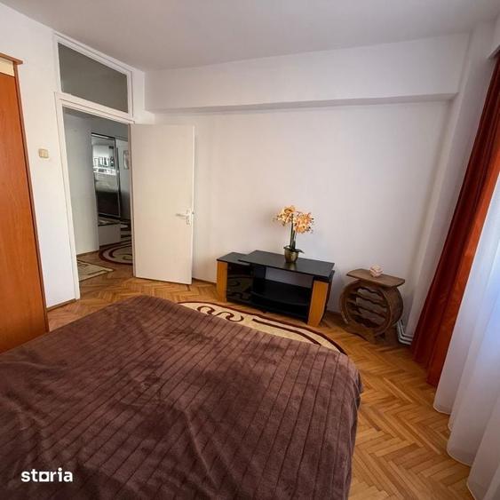 Apartament cu 3 camere în Traian