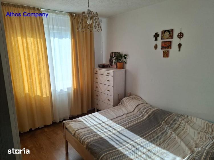 Apartament cu 4 camere semidecomandat, mobilat în Crângași