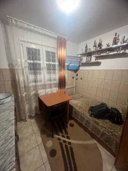 Garsonieră decomandată în Cet
