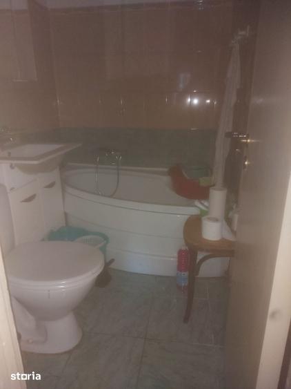 Apartament cu 3 camere decomandat în Aleea Trandafirilor