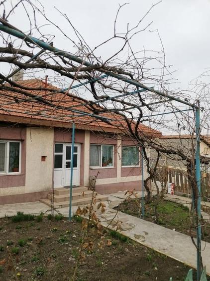 Casă individuală cu 5 camere cu Teren 1447 Mp în Sud