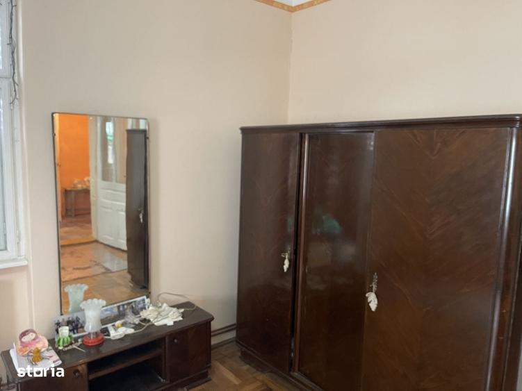 Casă cu 4 camere în Central