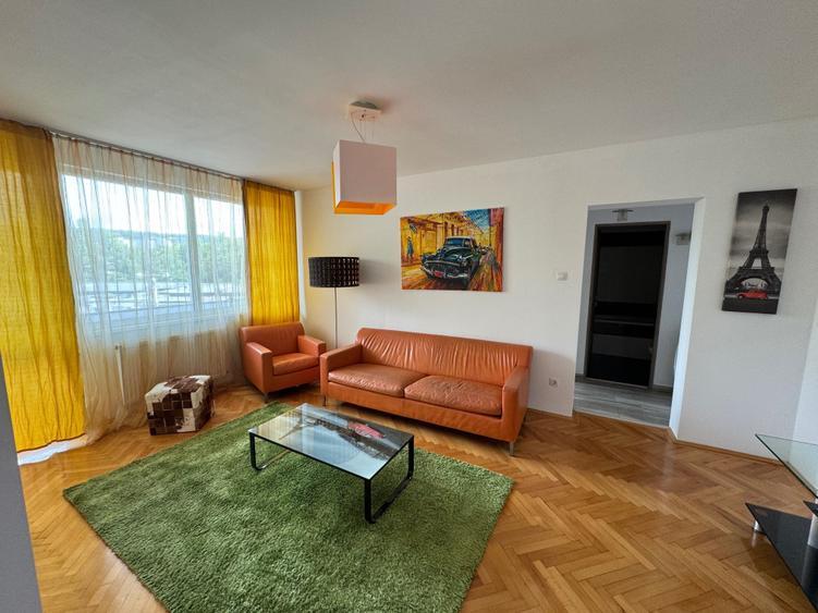 Apartament cu 3 camere în Aleea Carpați