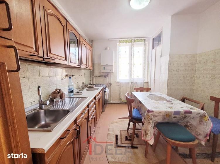 Apartament cu 4 camere decomandat în Central