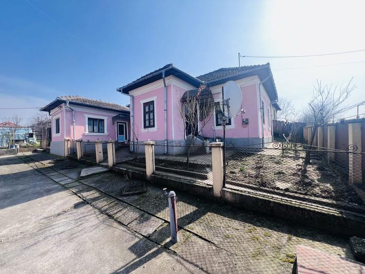 Casă cu 4 camere în Pătulele