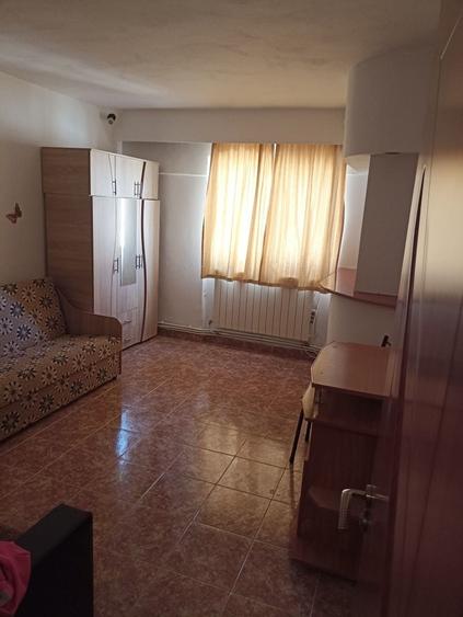 Garsonieră decomandată în Central
