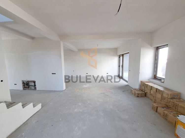 Duplex cu 4 camere cu Canalizare în Florești
