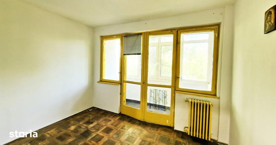 Apartament cu 3 camere semidecomandat în Gara de Nord