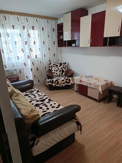 Apartament cu 3 camere semidecomandat în Tomis Nord