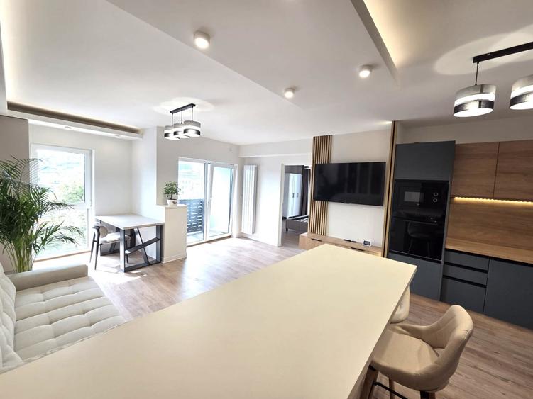 Apartament cu 2 camere semidecomandat, mobilat în Dâmbul Rotund