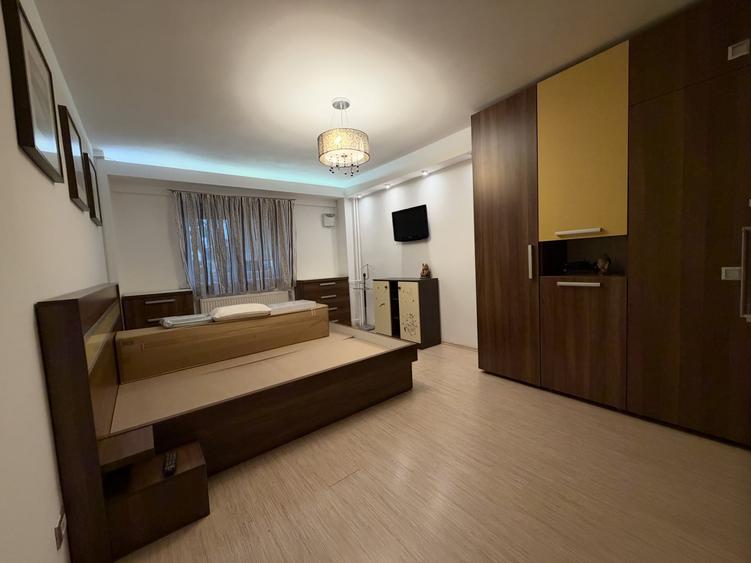 Apartament cu 3 camere decomandat, mobilat în Calea Călărașilor