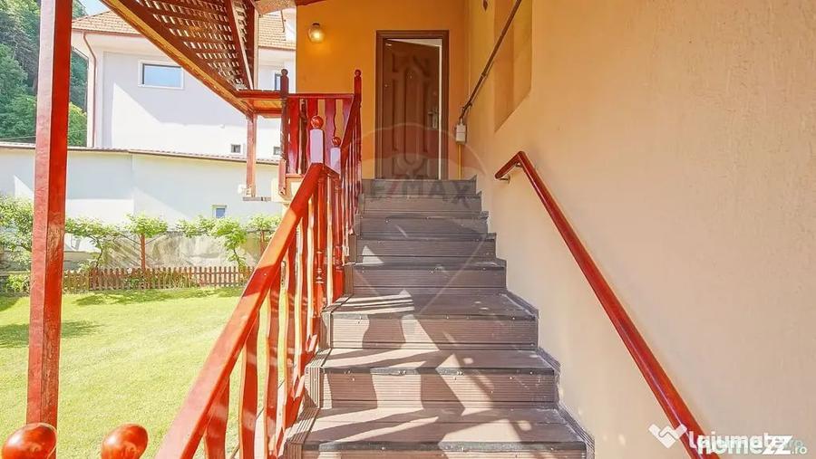 Casă cu 6 camere cu Teren 700 Mp în Ultracentral