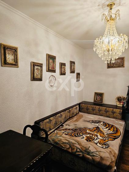 Apartament cu 3 camere semidecomandat, mobilat în Craiovei