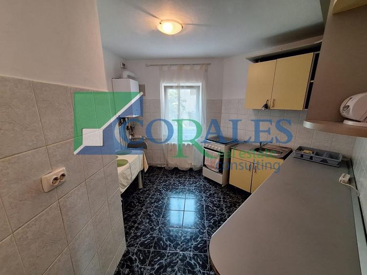 Apartament cu 3 camere semidecomandat, mobilat în Baba-Dochia