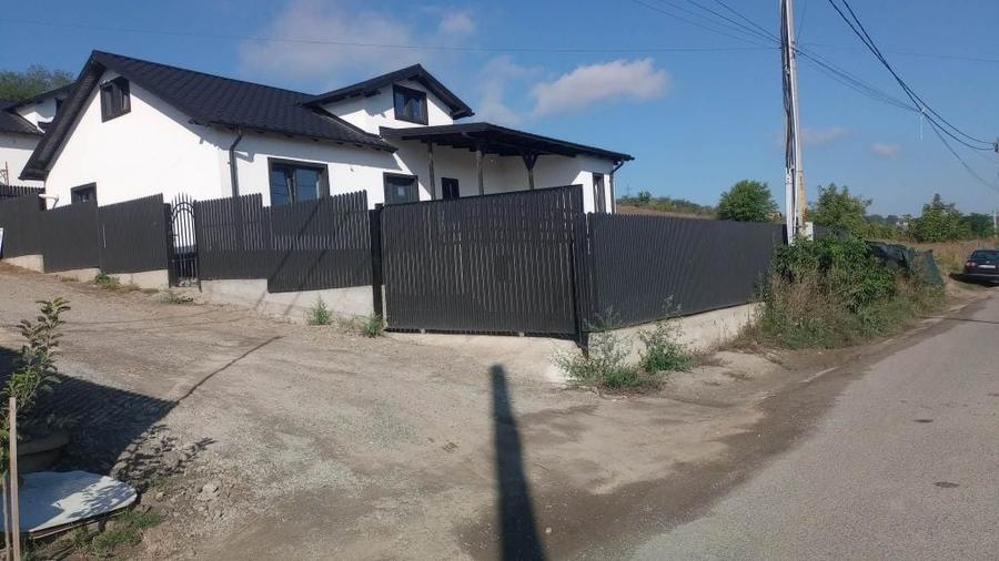 Casă cu 4 camere în Mărgineni