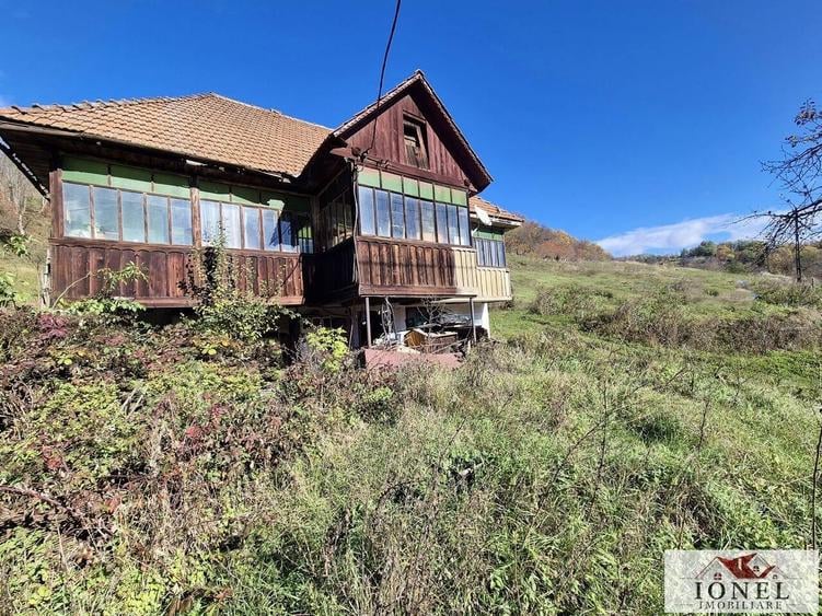 Casă cu 3 camere cu Teren 2636 Mp în Central