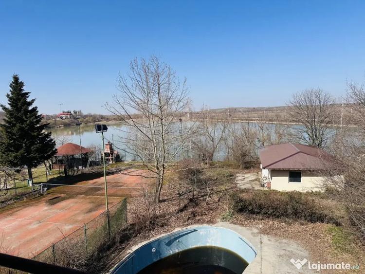Casă cu 1 camere cu Teren 2500 Mp în Roșu