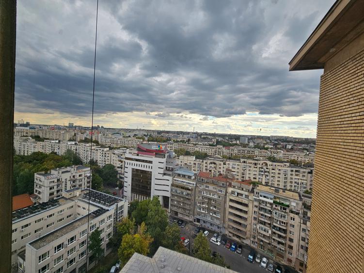 Apartament cu 3 camere semidecomandat în Națiunile Unite