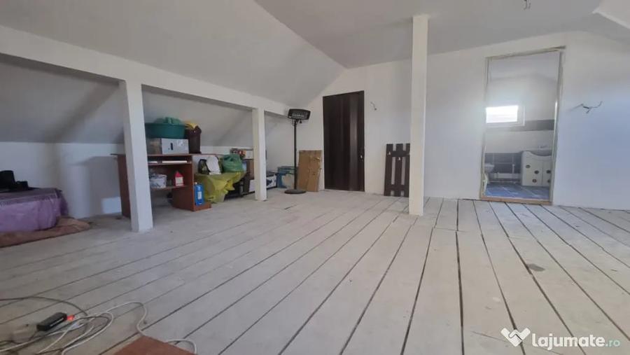 Casă cu 3 camere cu Teren 170 Mp în Brestei