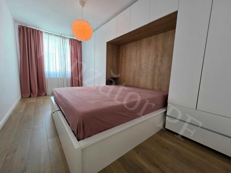 Apartament cu 3 camere semidecomandat în Iris