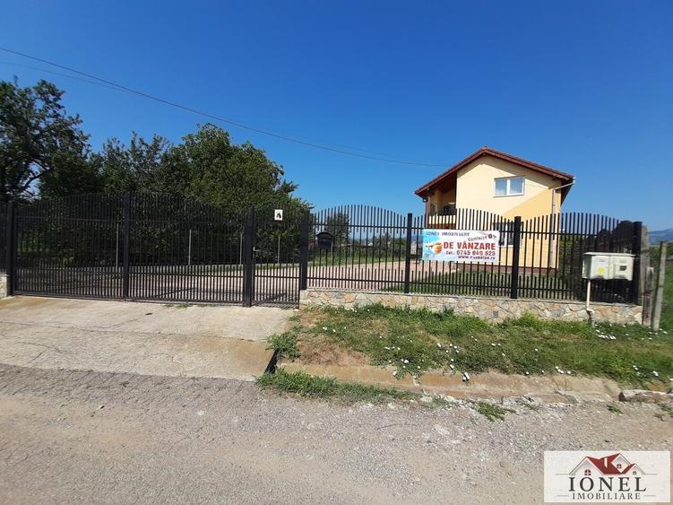 Casă individuală cu 4 camere cu Canalizare în Vințu de Jos