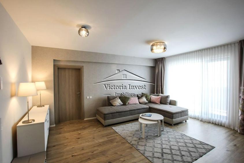 Apartament cu 4 camere semidecomandat, mobilat în Băneasa