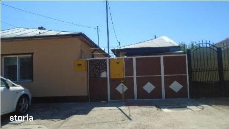 Casă cu 4 camere cu Teren 479 Mp în Tineretului
