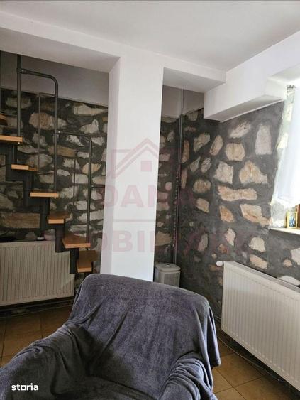 Casă cu 6 camere cu Teren 440 Mp în Zăvoi