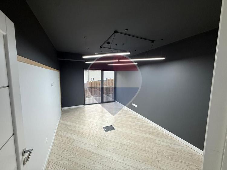 Casă individuală cu 13 camere cu Teren 600 Mp în Zorilor