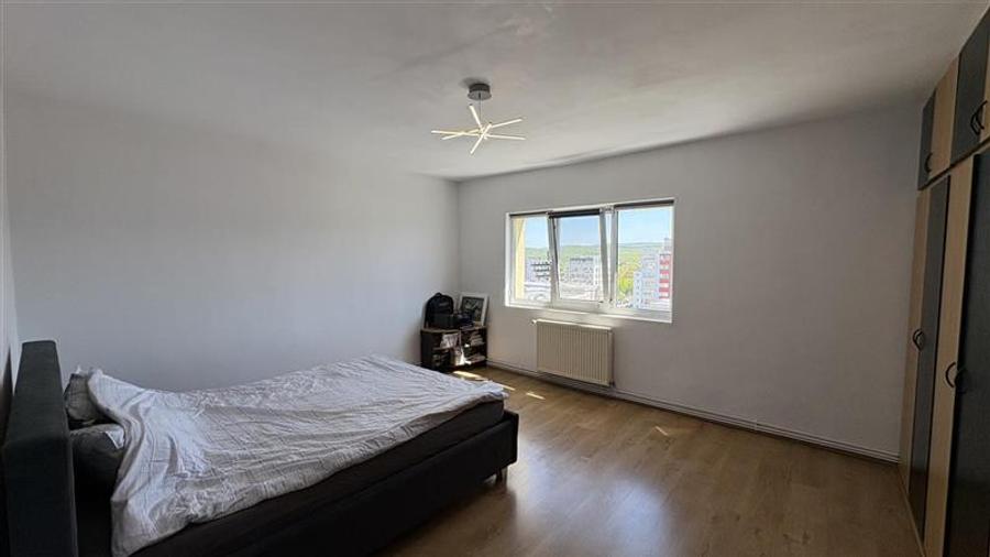 Apartament cu 4 camere semidecomandat, mobilat în Mărăști