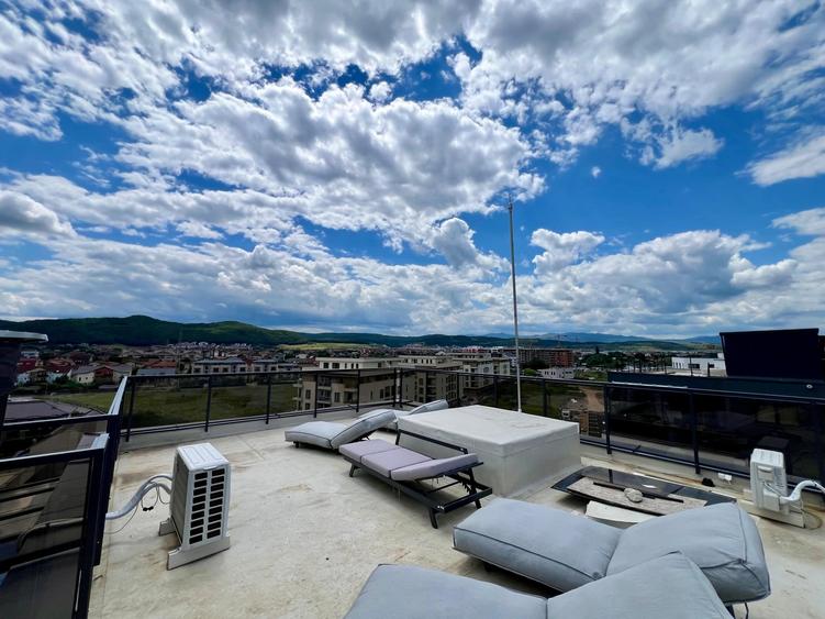 Apartament cu 3 camere semidecomandat, mobilat în Florești